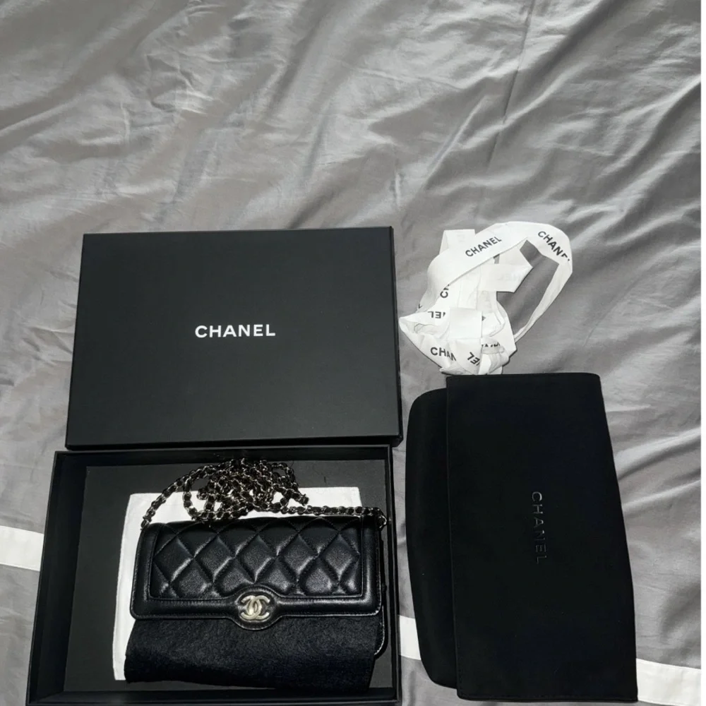 NEW CHANEL WOC Black Quilted Leather Crossbody with Gold Chain & CC Logo - Picture 9 of 12